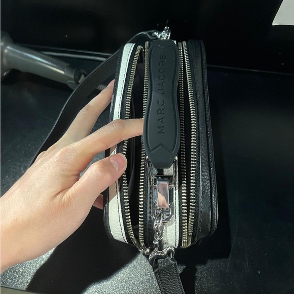 Marc Jacobs Betty Boop Black and White Crossbody Handbag - Picture 4 of 7